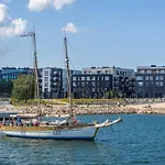 Stylish Waterfront With Lounge Terrace & Sauna Appartamento *