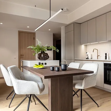 Stylish Waterfront With Lounge Terrace & Sauna شقة