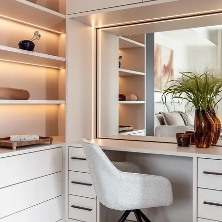 Stylish Waterfront With Lounge Terrace & Sauna Apartment *