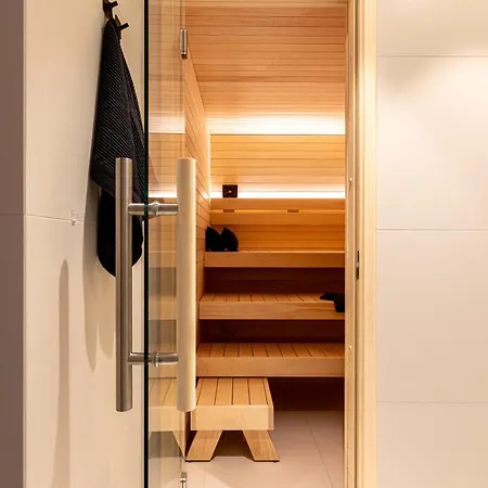 شقة Stylish Waterfront With Lounge Terrace & Sauna