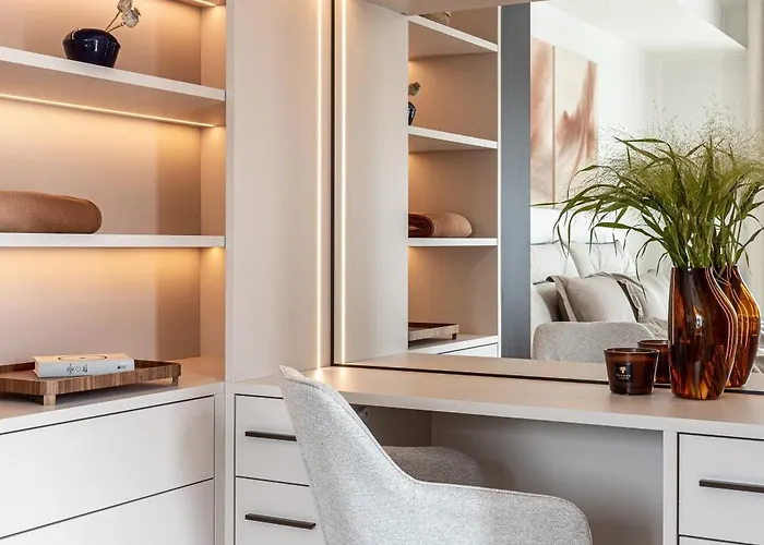 Stylish Waterfront With Lounge Terrace & Sauna Apartment *