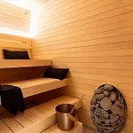 Stylish Waterfront With Lounge Terrace & Sauna