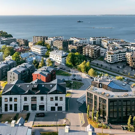 Stylish Waterfront With Lounge Terrace & Sauna Lejlighed *