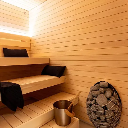 Stylish Waterfront With Lounge Terrace & Sauna