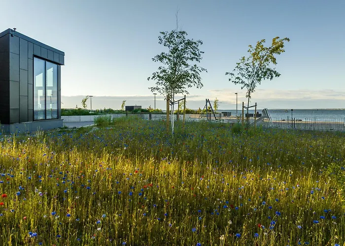 Stylish Waterfront With Lounge Terrace & Sauna Appartement